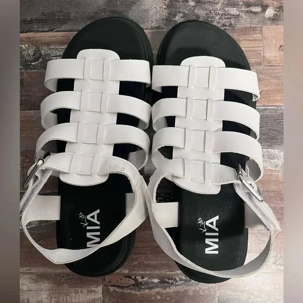 Mia Kids White Thick Strapped Sandals Girls‎ 4